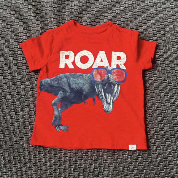 Gap Dinozorlu Kırmızı T shirt 18 24 ay