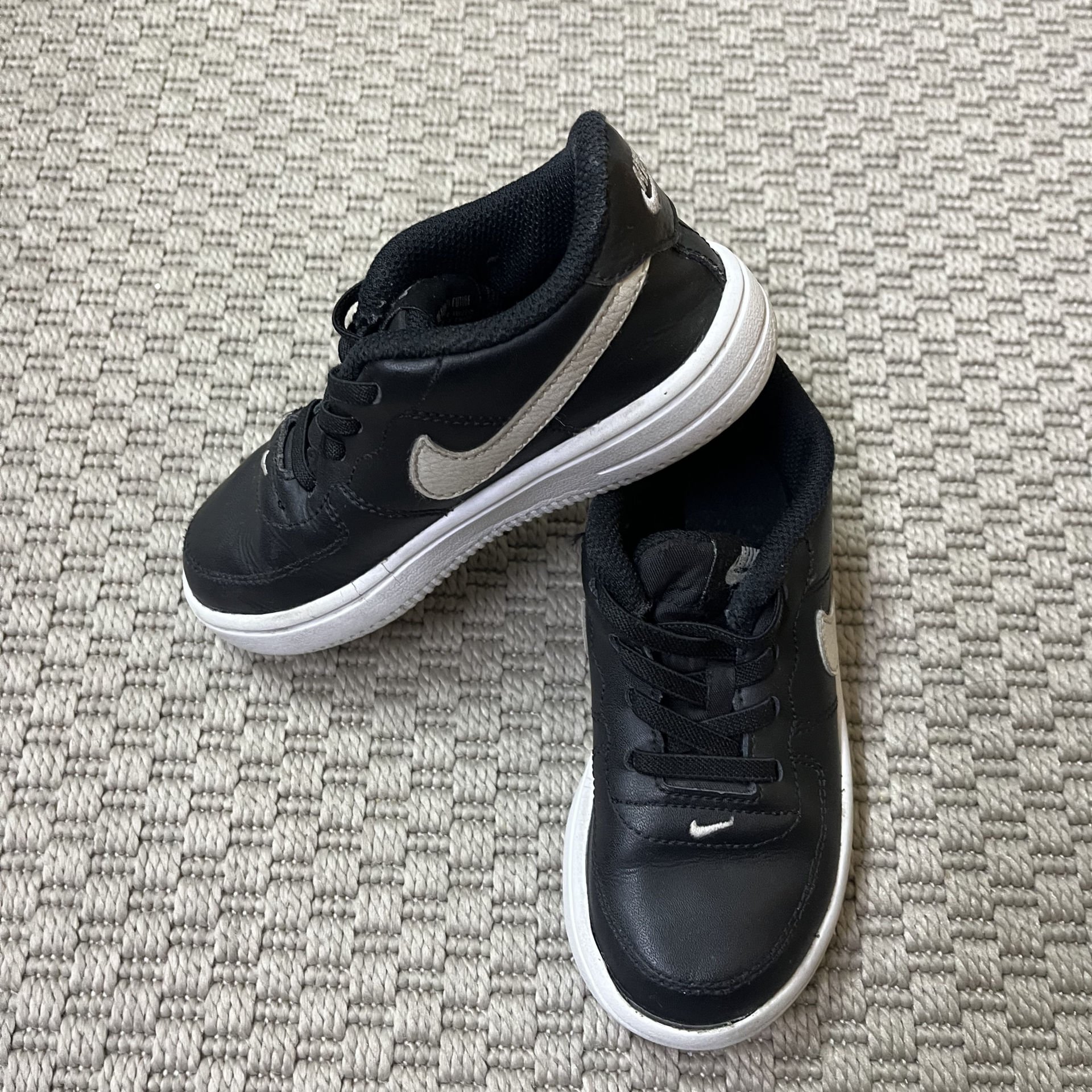 Nike Siyah Ayakkabılar 25 Numara