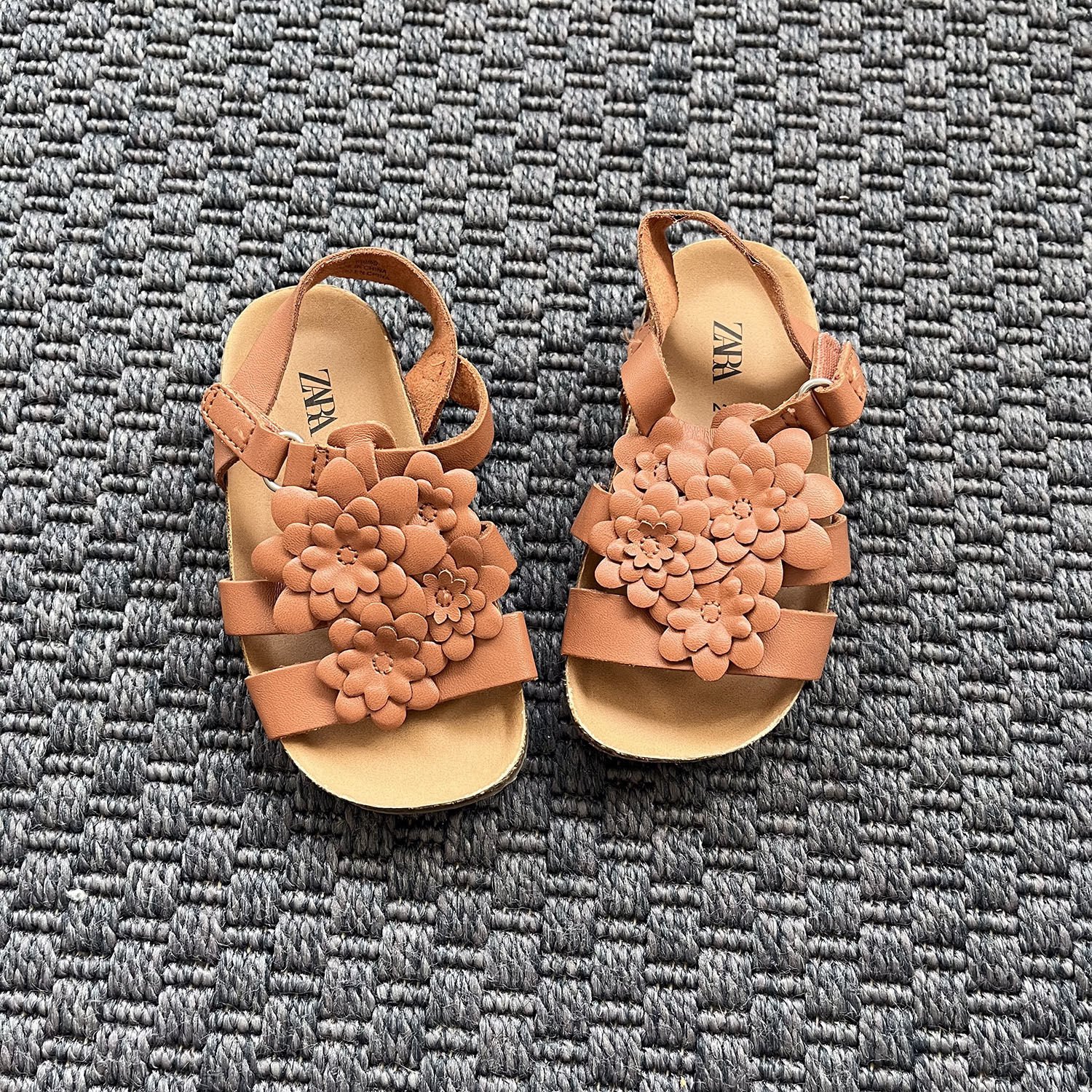 Zara Çiçekli Taba Sandalet 18 Numara