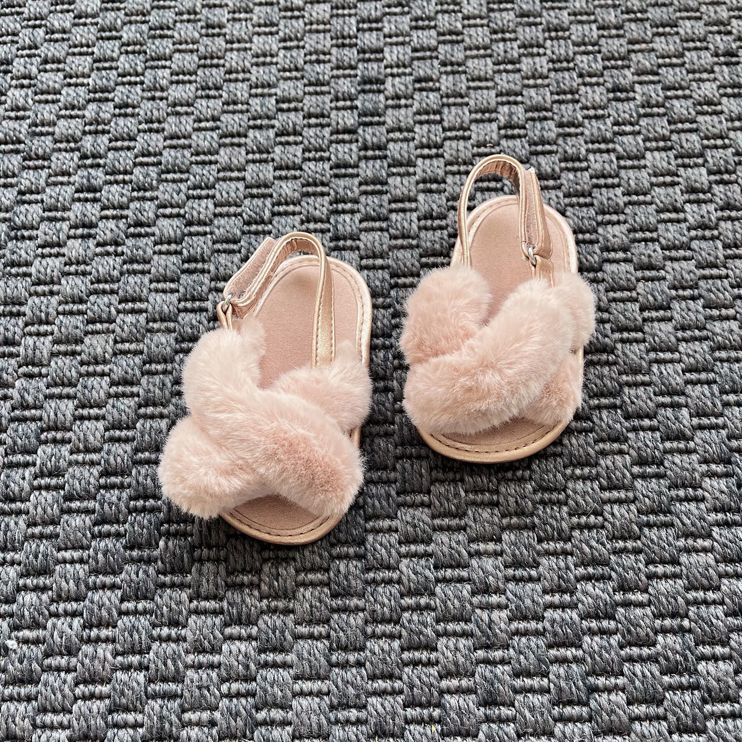 Aldo Pembe Tüylü Sandalet 18 numara