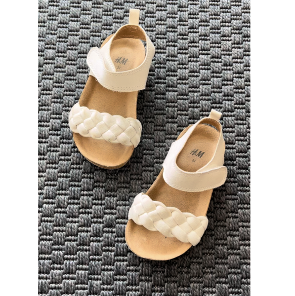 H&M Beyaz Örgü Bantlı Sandaletler 22 numara