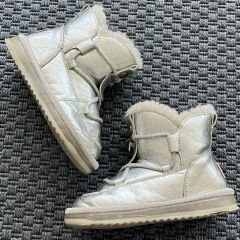 Gümüş Rengi Ugg Botlar 28 numara