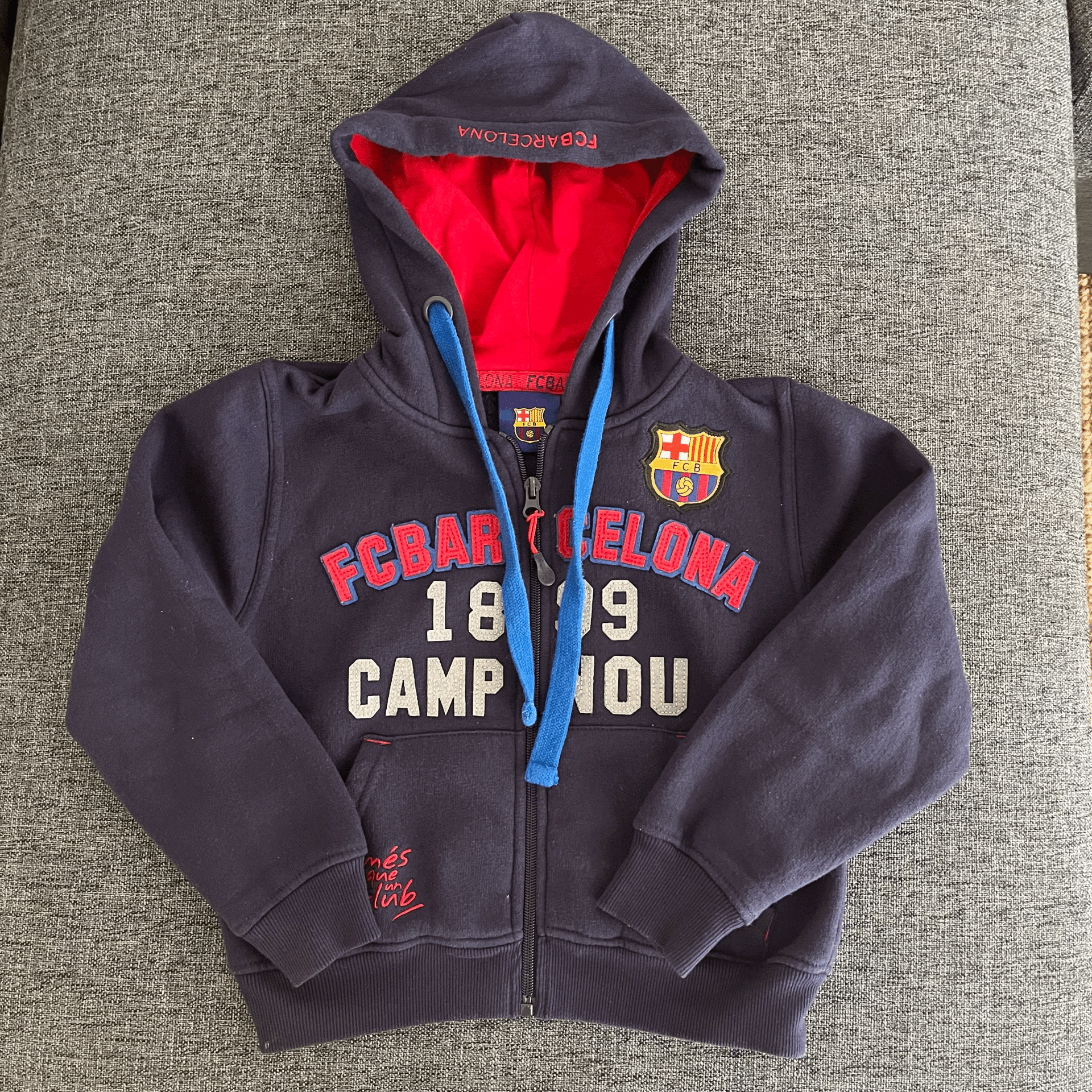 Barcelona FC Sweatshirt 8 yaş (küçük kalıp 6-7 yaş gibi düşünebilirsiniz)