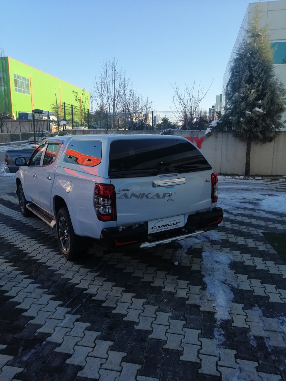 Mitsubishi L200 Camlı Kabin, Aeroklas Yukarı Açılır Yan Camlı