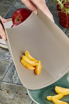 Flosoft Esnek Kesim Matı, Bükülebilir Kesme Tahtası, Kırılmaz Asılabilir Kesim Panosu 23x34 cm