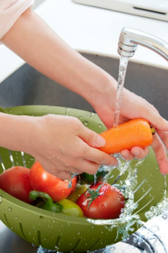 Flosoft Makarna Süzgeci 25 cm, Kulplu Sebze Meyve Yıkama Süzgeci 2,5 litre