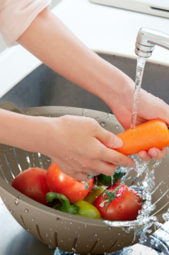Flosoft Makarna Süzgeci 25 cm, Kulplu Sebze Meyve Yıkama Süzgeci 2,5 litre