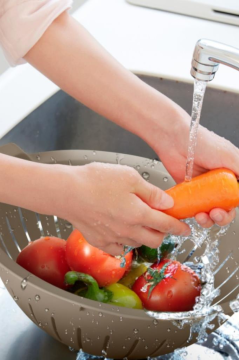 Flosoft Makarna Süzgeci 25 cm, Kulplu Sebze Meyve Yıkama Süzgeci 2,5 litre Bej