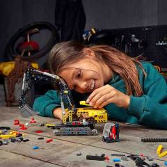 LEGO Technic Ağır Yük Ekskavatörü 42121