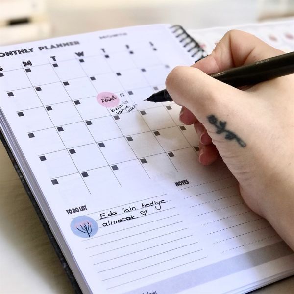 Dalga Tasarımlı Lastikli Spiralli Tarihsiz Haftalık Planlayıcı