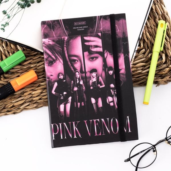 Black Pink Venom Tasarımlı Lastikli Defter