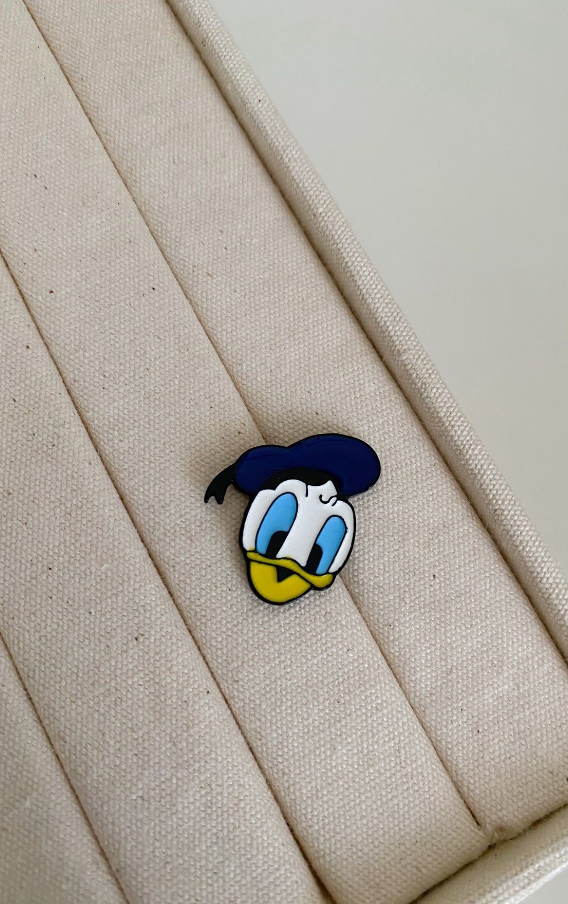 Donald Duck Tasarımlı  Rozet
