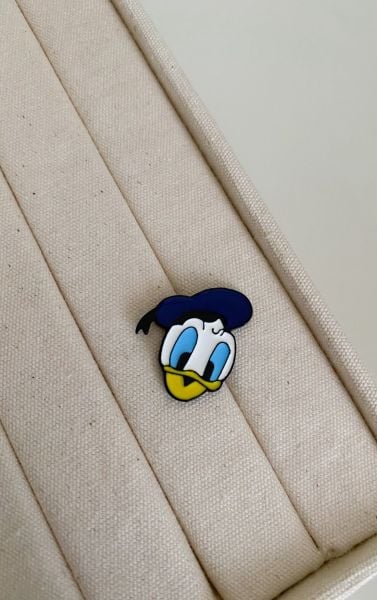 Donald Duck Tasarımlı  Rozet
