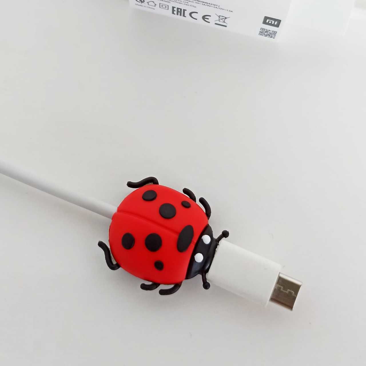 Uğur Böceği Kablo Koruyucu Telefon Aksesuarı