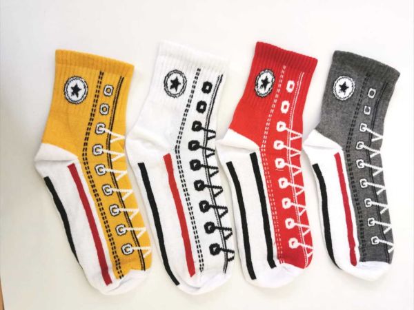 Converse Tasarımlı Kırmızı Çorap