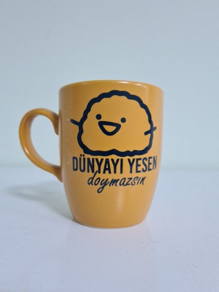 Dünyayı Yesen Doymazsın  Yazı Tasarımlı Kupa