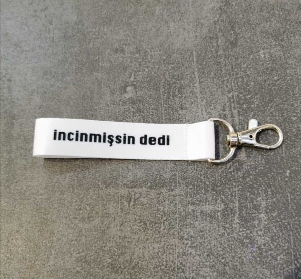 İncinmişsin Dedi Beyaz Bez Anahtarlık