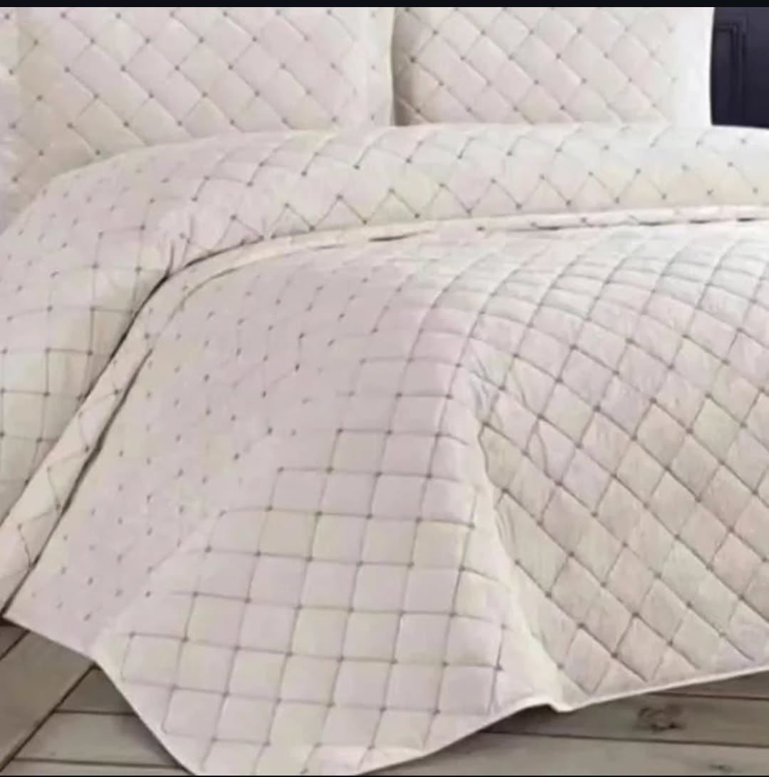 Çift Kişilik Estiva Kadife Yatak Örtüsü Takımı Krem