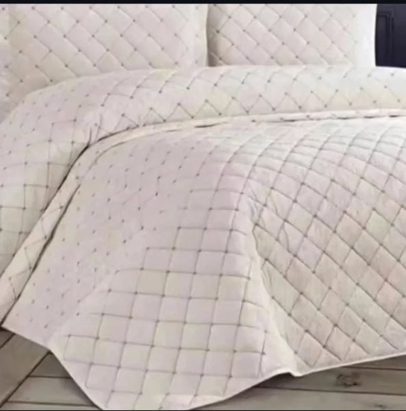 Çift Kişilik Estiva Kadife Yatak Örtüsü Takımı Krem