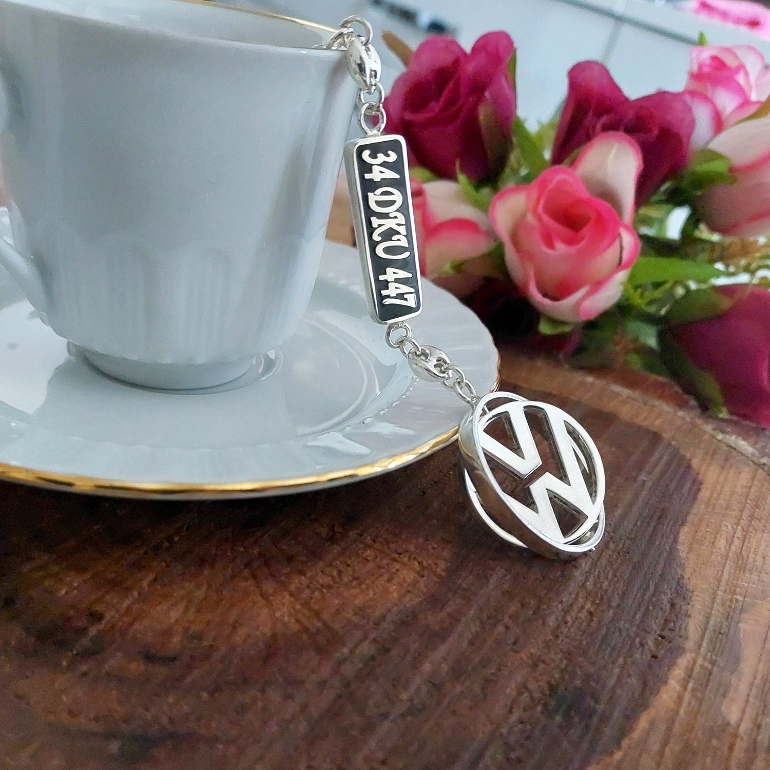 Gümüş Volkswagen Logolu İsimli Anahtarlık