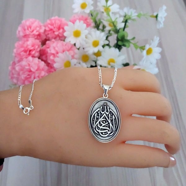 Gümüş La İlahe İllallah Yazılı Madalyon Kolye