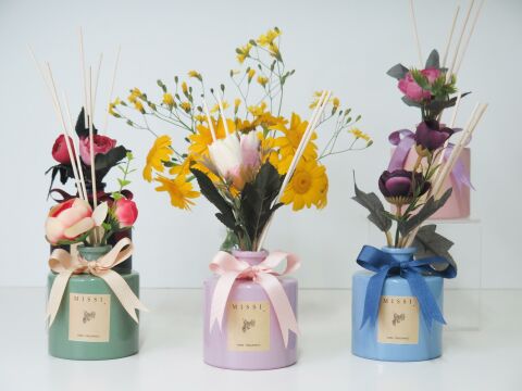 200 ml Çiçek Aksesuarlı Lila Cam Şişe White Rose Oda Kokusu