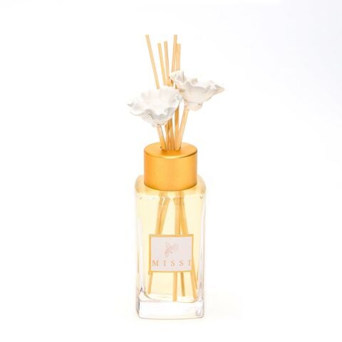 180 ml Kare Şişe Ekru Çiçek Bambu Çubuklu Vanilya Sandal Oda Kokusu