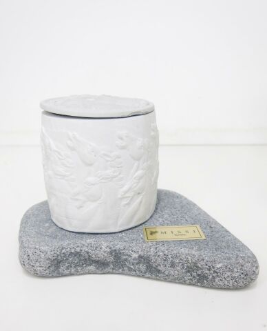 MİSSİ MERMER KAİDELİ MASÜSTÜ AT RÖLYEFLİ GRİ ŞÖMİNE