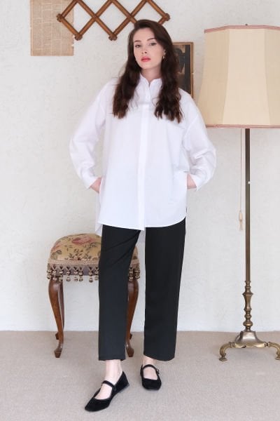 Beyaz Kısa Gömlek & Siyah Krep Boru Paça Pantolon Takım