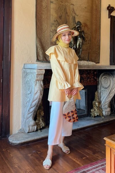 Soft Sarı Geniş Yakalı Marul Kol Tunik & Beyaz Krep Boru Paça Pantolon Takım