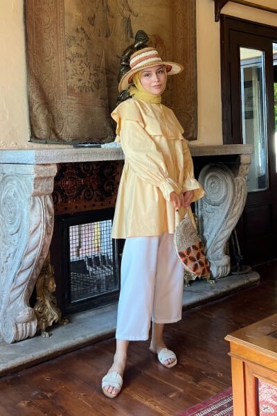 Soft Sarı Geniş Yakalı Marul Kol Tunik & Beyaz Krep Boru Paça Pantolon Takım