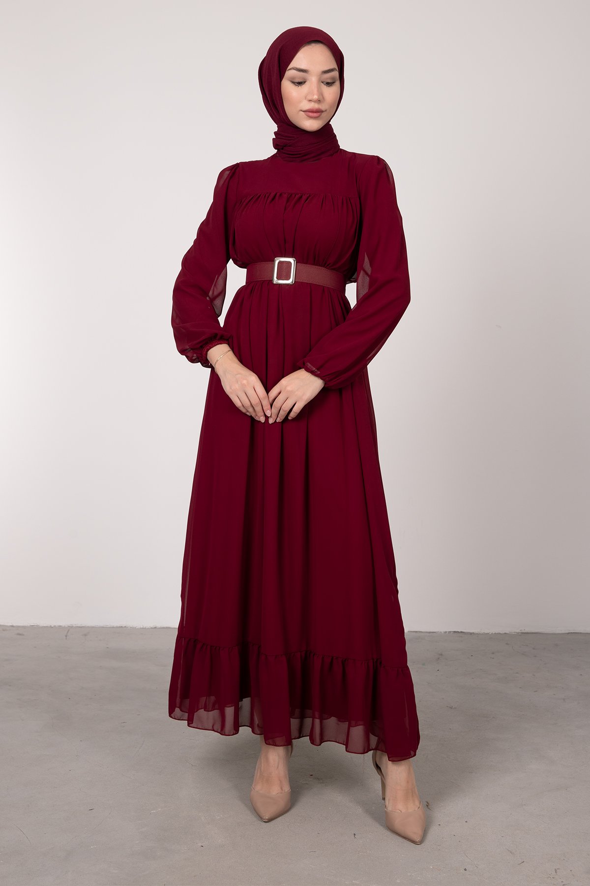 Önü Dikiş Piliseli Fırfır Detaylı Tesettür Elbise Bordo