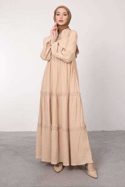 Şerit Güpür Detaylı Oversize Tesettür Elbise Vizon