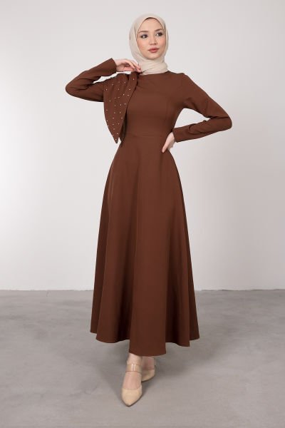 Omuz Parça Metal Boncuk İşlemeli Tesettür Elbise Kahverengi