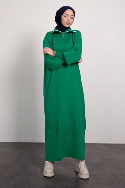 Asimetrik Yaka Fermuarlı Tesettür Triko Elbise Çim Yeşili