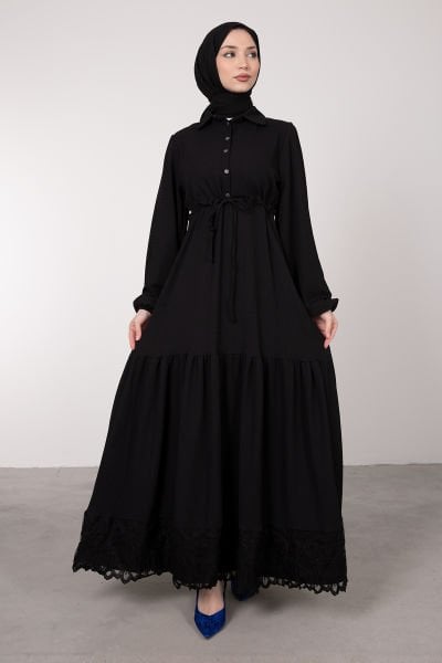 Eteği Geniş Güpür Detaylı Tesettür Elbise Siyah