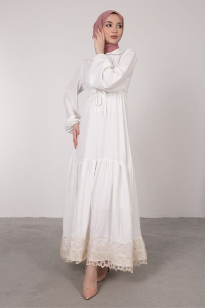 Eteği Geniş Güpür Detaylı Tesettür Elbise Beyaz