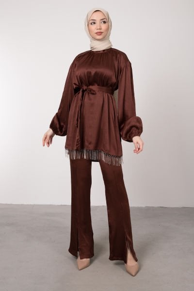 Tuniği Zincirli Pantolonu Yırtmaçlı İkili Tesettür Takım Kahverengi