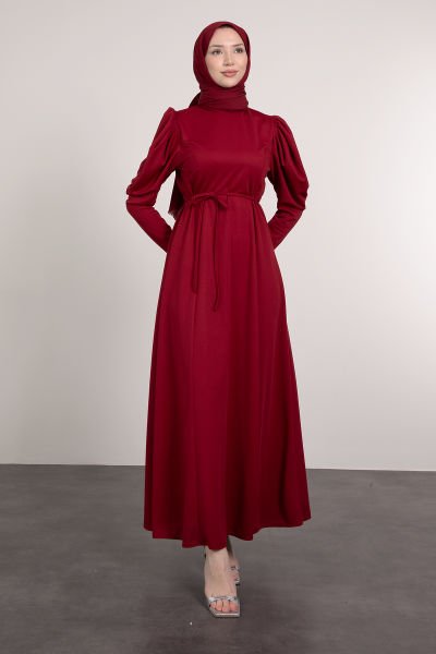 فستان حجاب بحزام وتفاصيل بالونية على الكتف باللون الأحمر الداكن