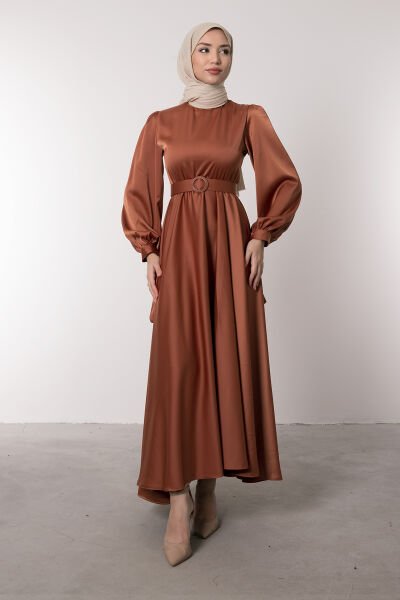 فستان سهرة برينسيس واسع بتفاصيل حجاب وجلد بصل