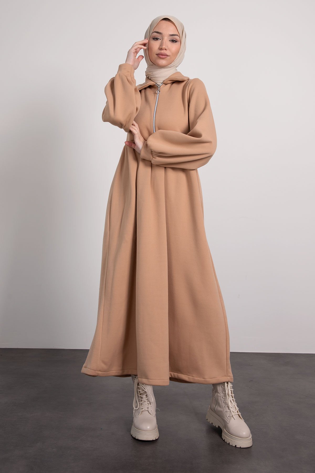 Fermuar Detaylı Üç iplik Tesettür Elbise Karamel