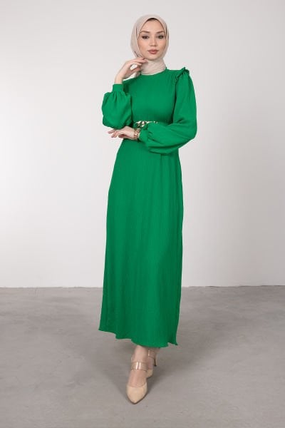 Omuz Fırfırlı Beli Çapraz Zincir Detaylı Tesettür Elbise Çim Yeşili