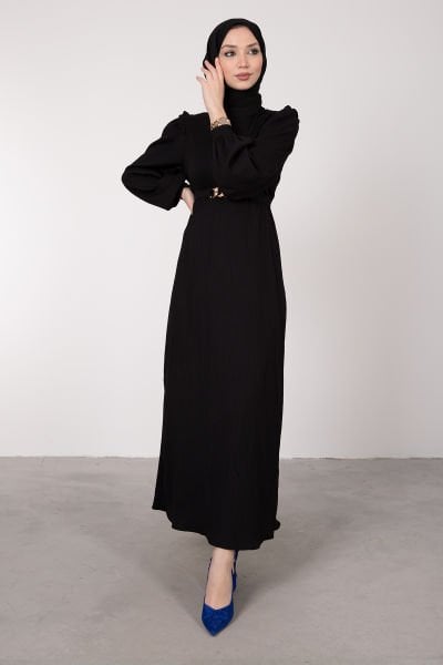Omuz Fırfırlı Beli Çapraz Zincir Detaylı Tesettür Elbise Siyah