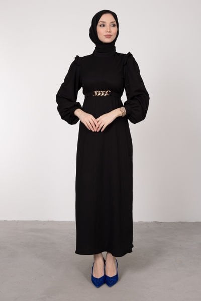 Omuz Fırfırlı Beli Çapraz Zincir Detaylı Tesettür Elbise Siyah