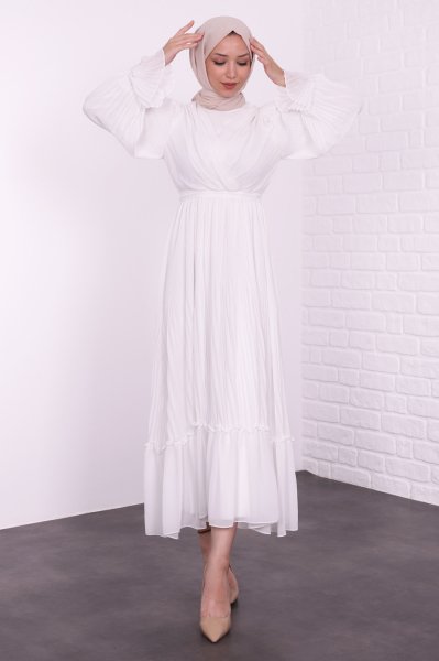 Pilise Detaylı Omzu Fırfırlı Elbise Beyaz