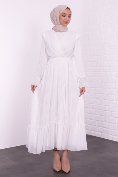 Pilise Detaylı Omzu Fırfırlı Elbise Beyaz