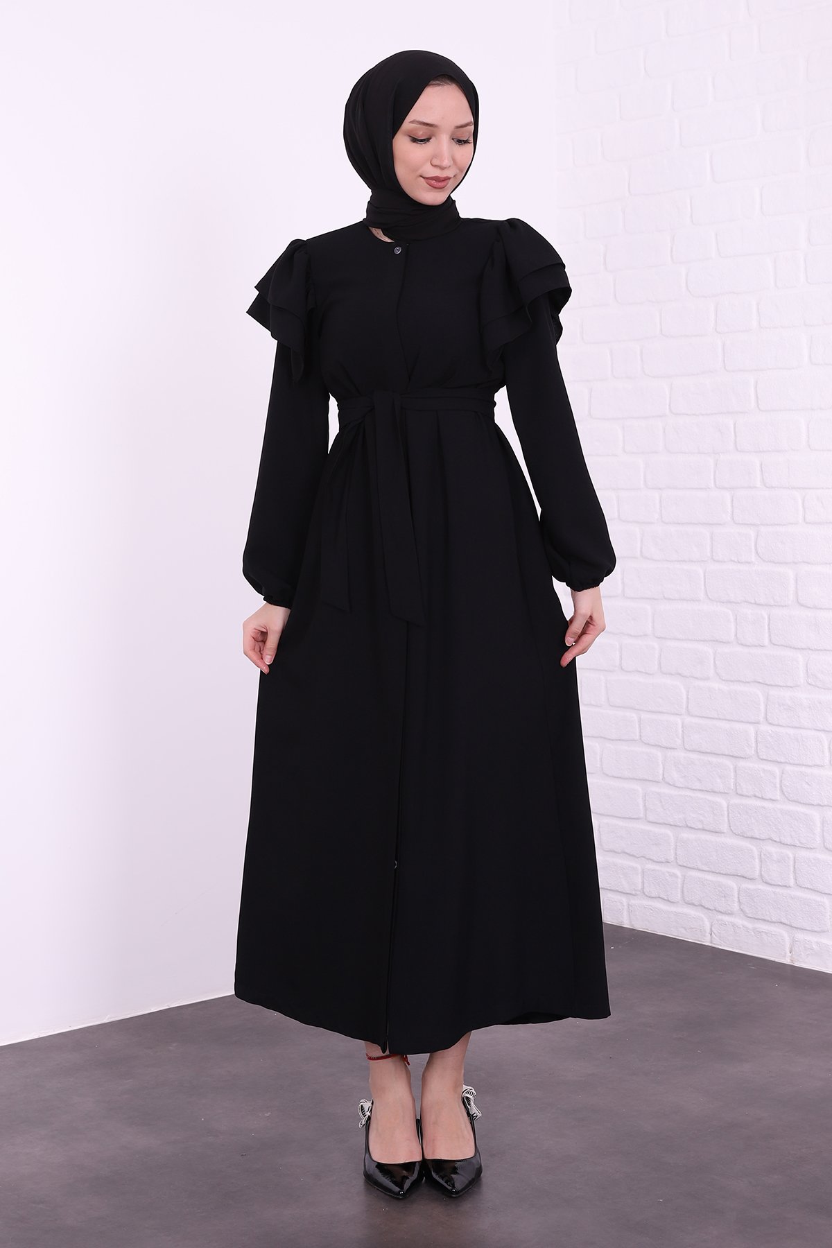 Omuz Fırfırlı Boydan Düğmeli Tesettür Elbise Siyah