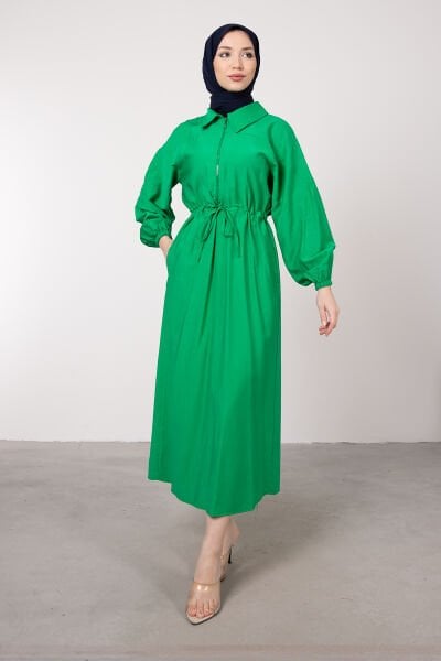 Ön Yarı Fermuarlı Ayarlanabilir Bel Bağcıklı Tesettür Elbise Çim Yeşili