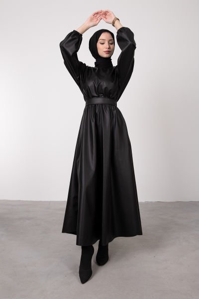 Deri Görünümlü Kloş Tesettür Elbise Siyah