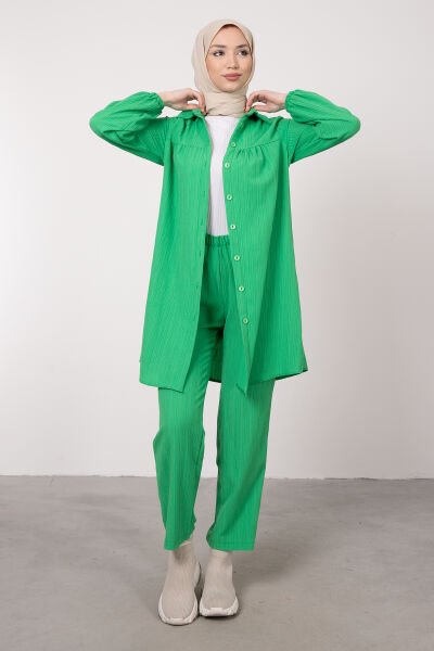 Önü Sıkıştırılmış Dikim Pantolonlu Tesettür Takım Çim Yeşili